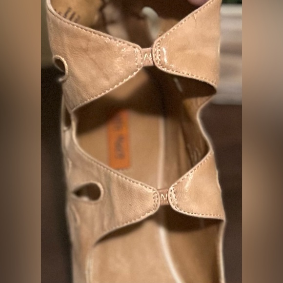 MIZ MOOZ Taupe Leather Tino Cutout Wedge Size 10 - Picture 9 of 16